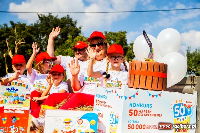 Zdjęcie w galerii na portalu naszraciborz.pl: Dożynki gminy Krzyżanowice. W Roszkowie jak na karnawale w Rio wiadomości z regionu