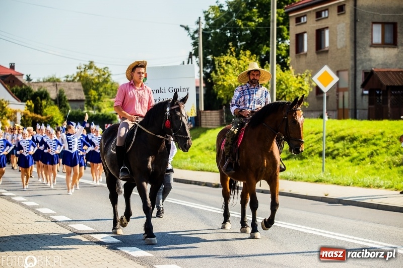 Zdjęcie w galerii na portalu naszraciborz.pl: Dożynki gminy Krzyżanowice. W Roszkowie jak na karnawale w Rio wiadomości z regionu