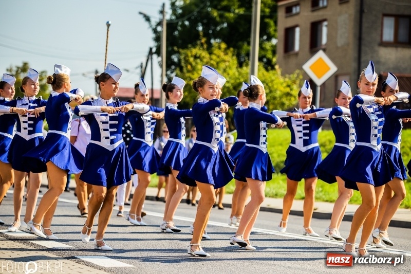 Zdjęcie w galerii na portalu naszraciborz.pl: Dożynki gminy Krzyżanowice. W Roszkowie jak na karnawale w Rio wiadomości z regionu