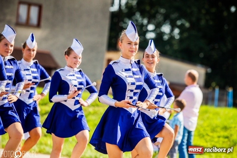 Zdjęcie w galerii na portalu naszraciborz.pl: Dożynki gminy Krzyżanowice. W Roszkowie jak na karnawale w Rio wiadomości z regionu