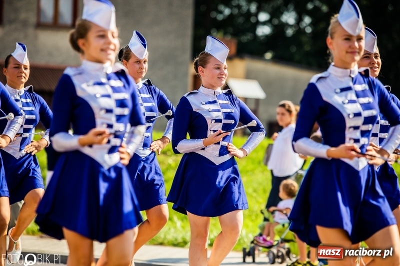 Zdjęcie w galerii na portalu naszraciborz.pl: Dożynki gminy Krzyżanowice. W Roszkowie jak na karnawale w Rio wiadomości z regionu