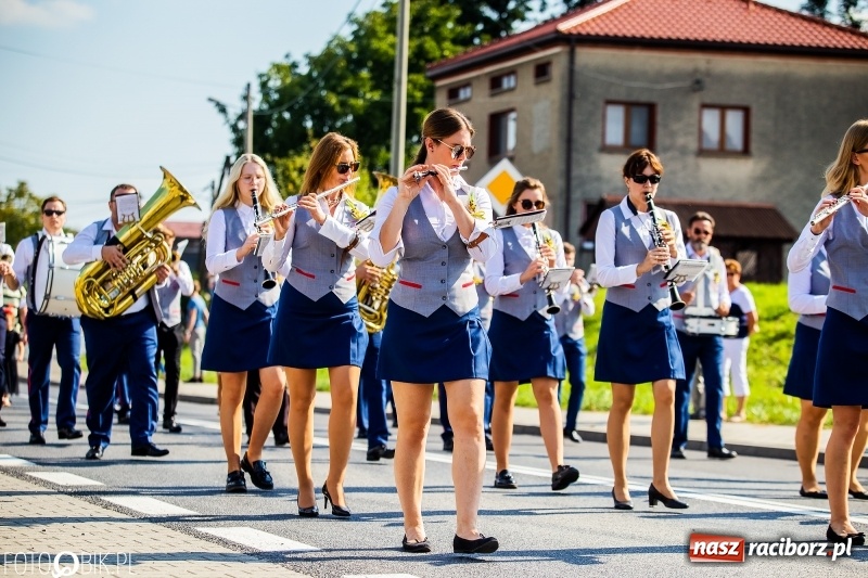 Zdjęcie w galerii na portalu naszraciborz.pl: Dożynki gminy Krzyżanowice. W Roszkowie jak na karnawale w Rio wiadomości z regionu