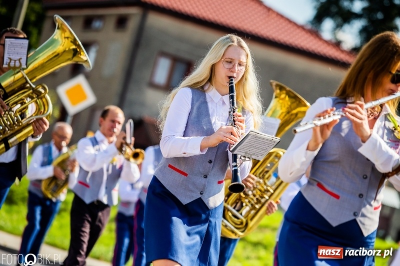 Zdjęcie w galerii na portalu naszraciborz.pl: Dożynki gminy Krzyżanowice. W Roszkowie jak na karnawale w Rio wiadomości z regionu