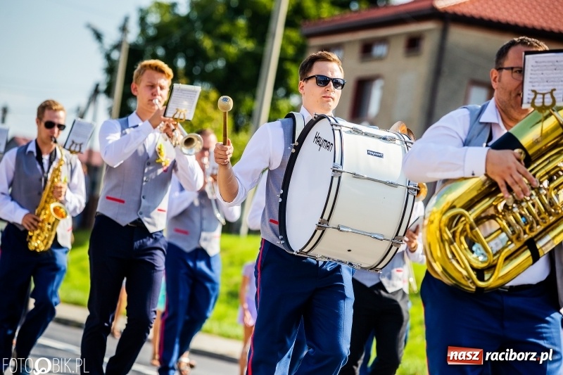 Zdjęcie w galerii na portalu naszraciborz.pl: Dożynki gminy Krzyżanowice. W Roszkowie jak na karnawale w Rio wiadomości z regionu