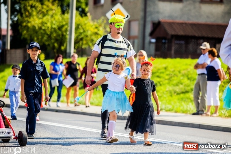 Zdjęcie w galerii na portalu naszraciborz.pl: Dożynki gminy Krzyżanowice. W Roszkowie jak na karnawale w Rio wiadomości z regionu
