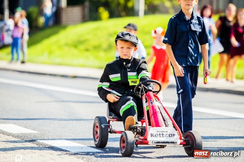 Zdjęcie w galerii na portalu naszraciborz.pl: Dożynki gminy Krzyżanowice. W Roszkowie jak na karnawale w Rio wiadomości z regionu