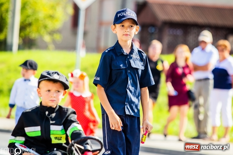 Zdjęcie w galerii na portalu naszraciborz.pl: Dożynki gminy Krzyżanowice. W Roszkowie jak na karnawale w Rio wiadomości z regionu