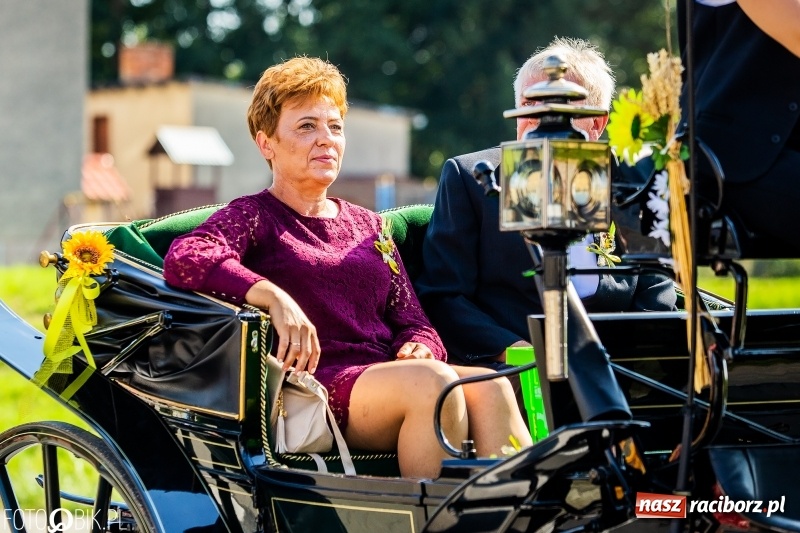 Zdjęcie w galerii na portalu naszraciborz.pl: Dożynki gminy Krzyżanowice. W Roszkowie jak na karnawale w Rio wiadomości z regionu