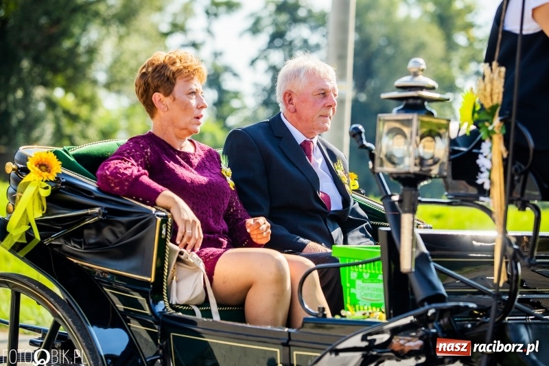Zdjęcie w galerii na portalu naszraciborz.pl: Dożynki gminy Krzyżanowice. W Roszkowie jak na karnawale w Rio wiadomości z regionu