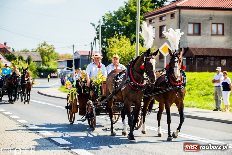 Zdjęcie w galerii na portalu naszraciborz.pl: Dożynki gminy Krzyżanowice. W Roszkowie jak na karnawale w Rio wiadomości z regionu