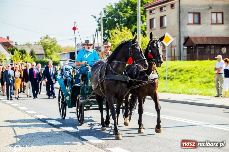 Zdjęcie w galerii na portalu naszraciborz.pl: Dożynki gminy Krzyżanowice. W Roszkowie jak na karnawale w Rio wiadomości z regionu