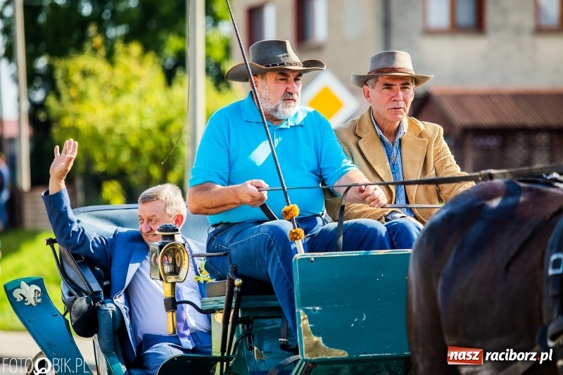Zdjęcie w galerii na portalu naszraciborz.pl: Dożynki gminy Krzyżanowice. W Roszkowie jak na karnawale w Rio wiadomości z regionu