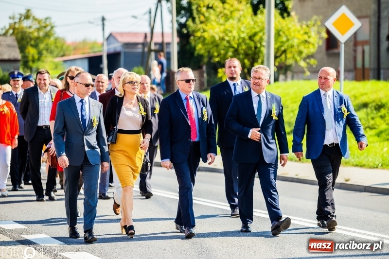 Zdjęcie w galerii na portalu naszraciborz.pl: Dożynki gminy Krzyżanowice. W Roszkowie jak na karnawale w Rio wiadomości z regionu