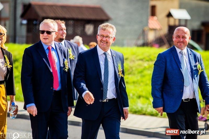 Zdjęcie w galerii na portalu naszraciborz.pl: Dożynki gminy Krzyżanowice. W Roszkowie jak na karnawale w Rio wiadomości z regionu