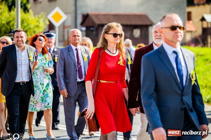 Zdjęcie w galerii na portalu naszraciborz.pl: Dożynki gminy Krzyżanowice. W Roszkowie jak na karnawale w Rio wiadomości z regionu