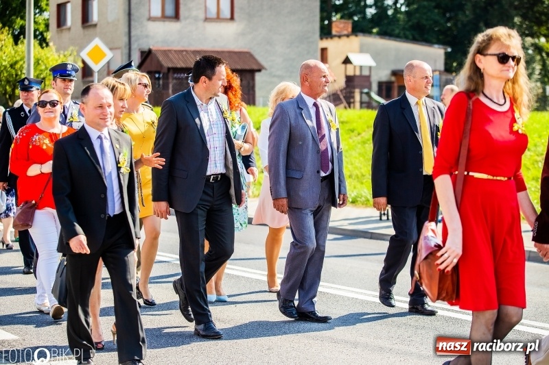 Zdjęcie w galerii na portalu naszraciborz.pl: Dożynki gminy Krzyżanowice. W Roszkowie jak na karnawale w Rio wiadomości z regionu