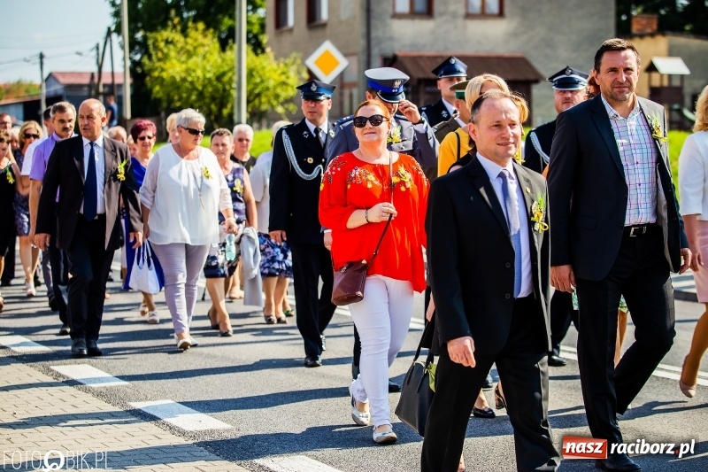 Zdjęcie w galerii na portalu naszraciborz.pl: Dożynki gminy Krzyżanowice. W Roszkowie jak na karnawale w Rio wiadomości z regionu