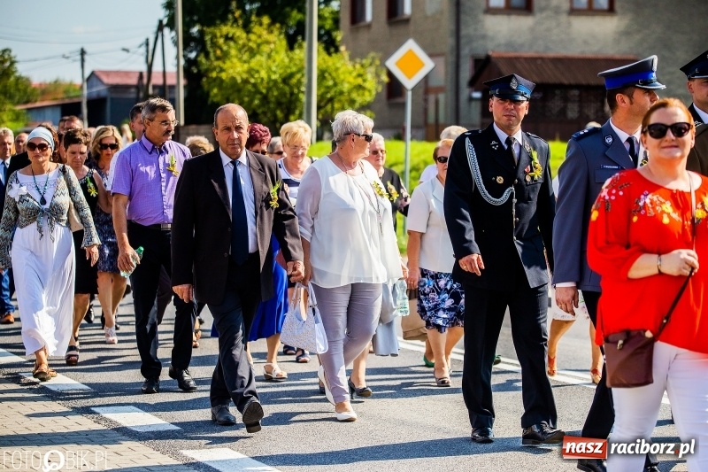 Zdjęcie w galerii na portalu naszraciborz.pl: Dożynki gminy Krzyżanowice. W Roszkowie jak na karnawale w Rio wiadomości z regionu