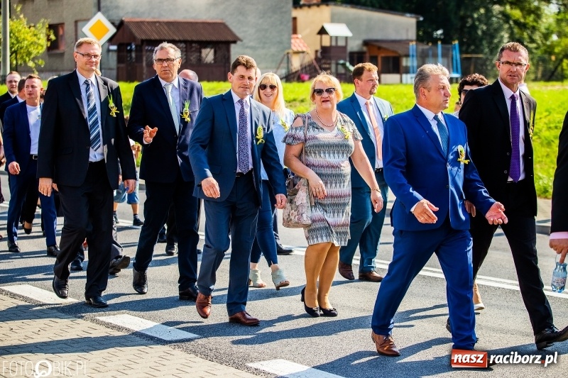 Zdjęcie w galerii na portalu naszraciborz.pl: Dożynki gminy Krzyżanowice. W Roszkowie jak na karnawale w Rio wiadomości z regionu