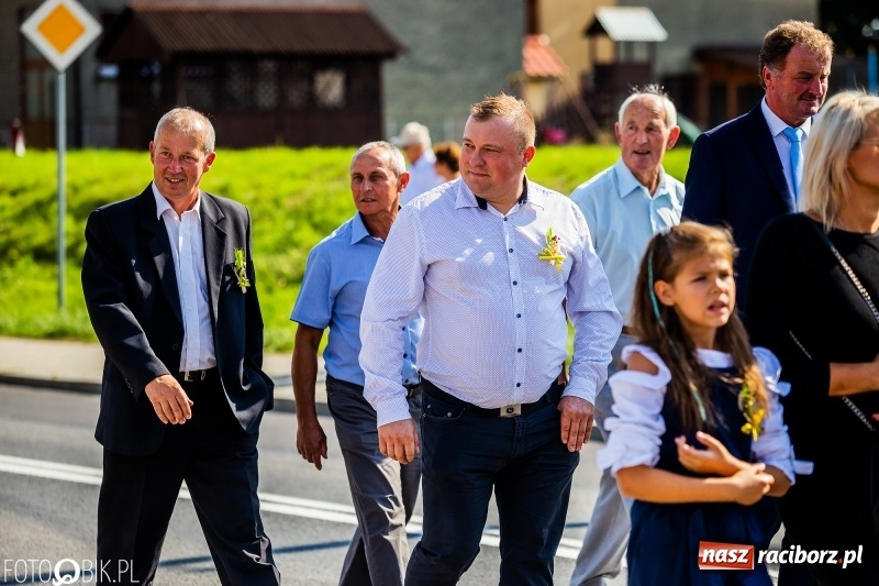 Zdjęcie w galerii na portalu naszraciborz.pl: Dożynki gminy Krzyżanowice. W Roszkowie jak na karnawale w Rio wiadomości z regionu