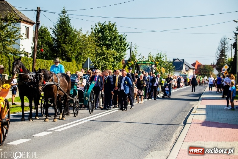 Zdjęcie w galerii na portalu naszraciborz.pl: Dożynki gminy Krzyżanowice. W Roszkowie jak na karnawale w Rio wiadomości z regionu