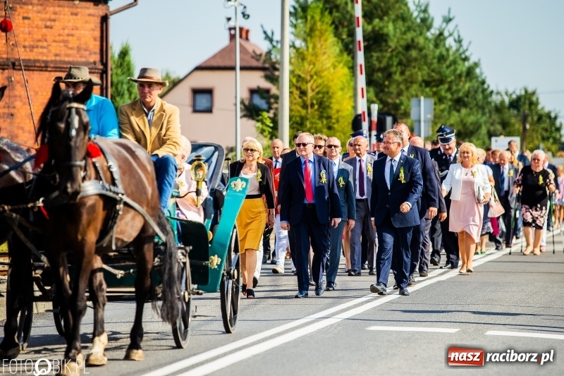 Zdjęcie w galerii na portalu naszraciborz.pl: Dożynki gminy Krzyżanowice. W Roszkowie jak na karnawale w Rio wiadomości z regionu