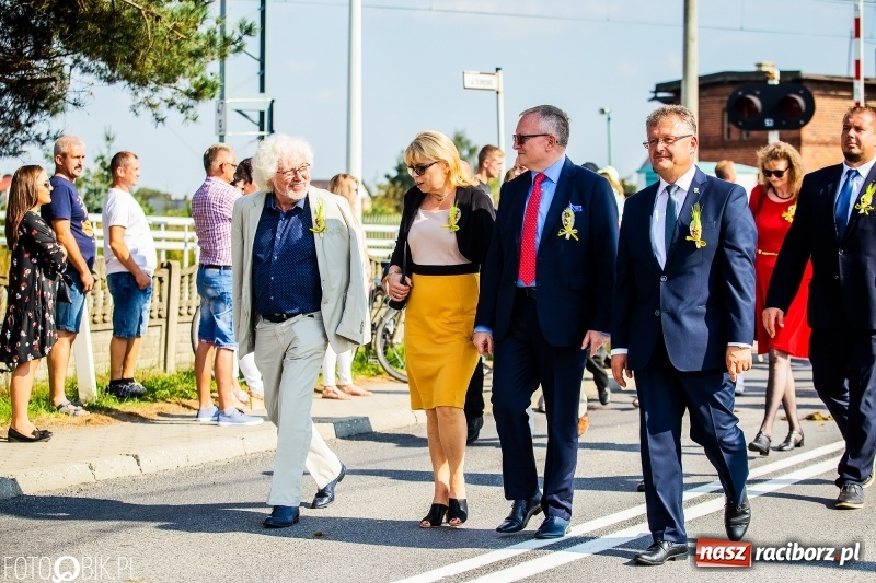 Zdjęcie w galerii na portalu naszraciborz.pl: Dożynki gminy Krzyżanowice. W Roszkowie jak na karnawale w Rio wiadomości z regionu