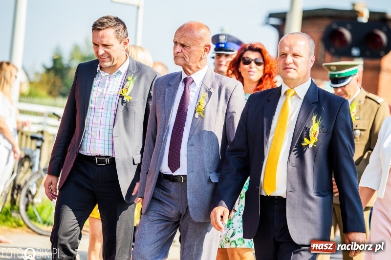 Zdjęcie w galerii na portalu naszraciborz.pl: Dożynki gminy Krzyżanowice. W Roszkowie jak na karnawale w Rio wiadomości z regionu