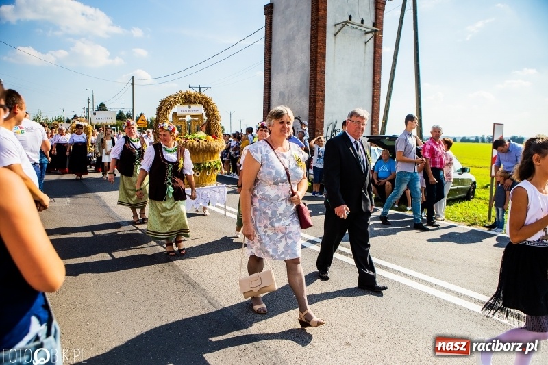 Zdjęcie w galerii na portalu naszraciborz.pl: Dożynki gminy Krzyżanowice. W Roszkowie jak na karnawale w Rio wiadomości z regionu