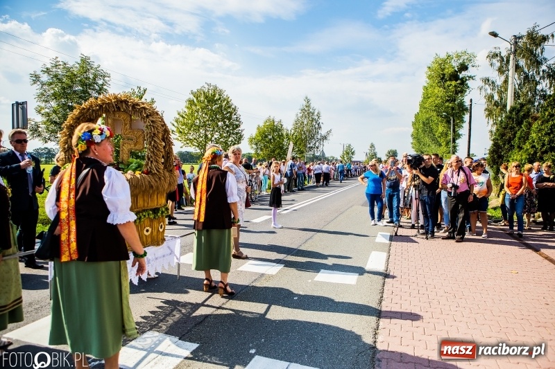 Zdjęcie w galerii na portalu naszraciborz.pl: Dożynki gminy Krzyżanowice. W Roszkowie jak na karnawale w Rio wiadomości z regionu