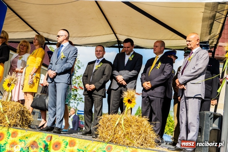 Zdjęcie w galerii na portalu naszraciborz.pl: Dożynki gminy Krzyżanowice. W Roszkowie jak na karnawale w Rio wiadomości z regionu