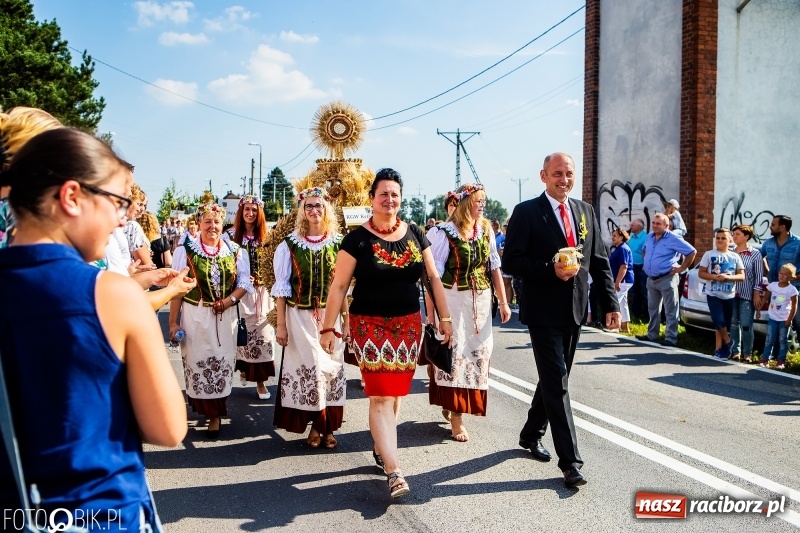Zdjęcie w galerii na portalu naszraciborz.pl: Dożynki gminy Krzyżanowice. W Roszkowie jak na karnawale w Rio wiadomości z regionu