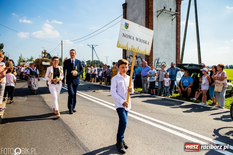Zdjęcie w galerii na portalu naszraciborz.pl: Dożynki gminy Krzyżanowice. W Roszkowie jak na karnawale w Rio wiadomości z regionu