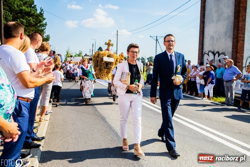 Zdjęcie w galerii na portalu naszraciborz.pl: Dożynki gminy Krzyżanowice. W Roszkowie jak na karnawale w Rio wiadomości z regionu
