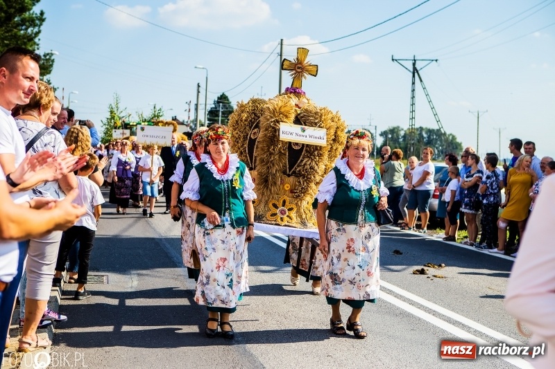 Zdjęcie w galerii na portalu naszraciborz.pl: Dożynki gminy Krzyżanowice. W Roszkowie jak na karnawale w Rio wiadomości z regionu