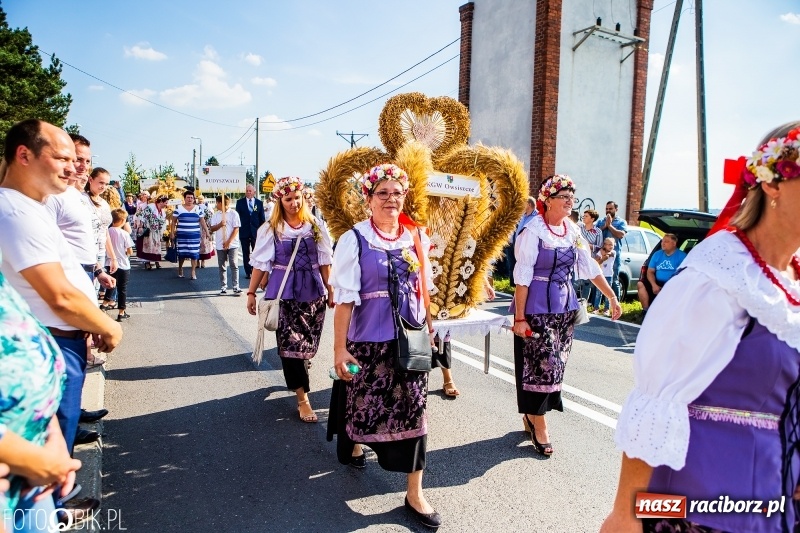 Zdjęcie w galerii na portalu naszraciborz.pl: Dożynki gminy Krzyżanowice. W Roszkowie jak na karnawale w Rio wiadomości z regionu