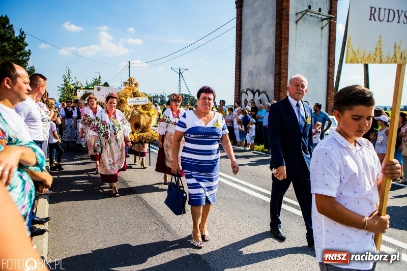 Zdjęcie w galerii na portalu naszraciborz.pl: Dożynki gminy Krzyżanowice. W Roszkowie jak na karnawale w Rio wiadomości z regionu