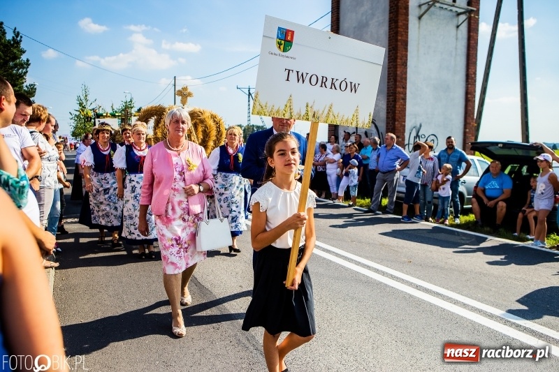 Zdjęcie w galerii na portalu naszraciborz.pl: Dożynki gminy Krzyżanowice. W Roszkowie jak na karnawale w Rio wiadomości z regionu