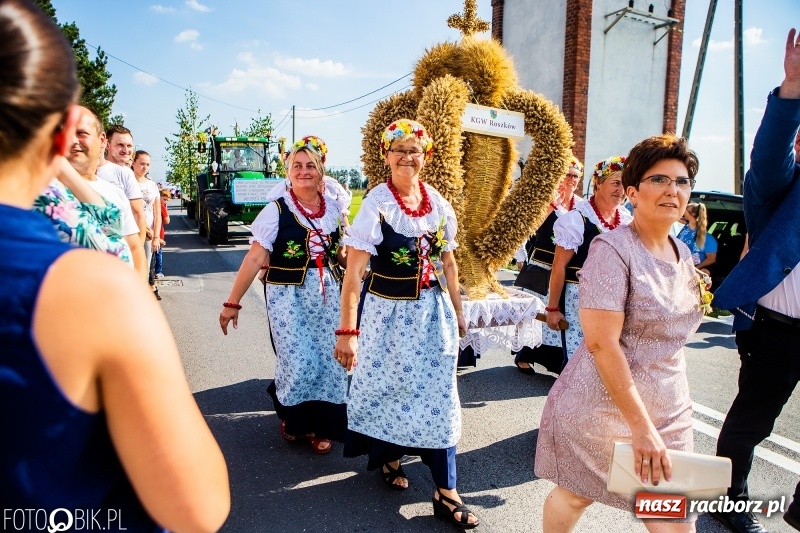 Zdjęcie w galerii na portalu naszraciborz.pl: Dożynki gminy Krzyżanowice. W Roszkowie jak na karnawale w Rio wiadomości z regionu