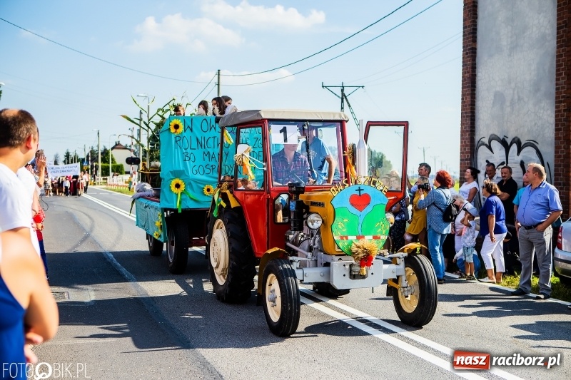 Zdjęcie w galerii na portalu naszraciborz.pl: Dożynki gminy Krzyżanowice. W Roszkowie jak na karnawale w Rio wiadomości z regionu