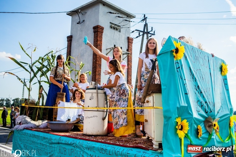 Zdjęcie w galerii na portalu naszraciborz.pl: Dożynki gminy Krzyżanowice. W Roszkowie jak na karnawale w Rio wiadomości z regionu