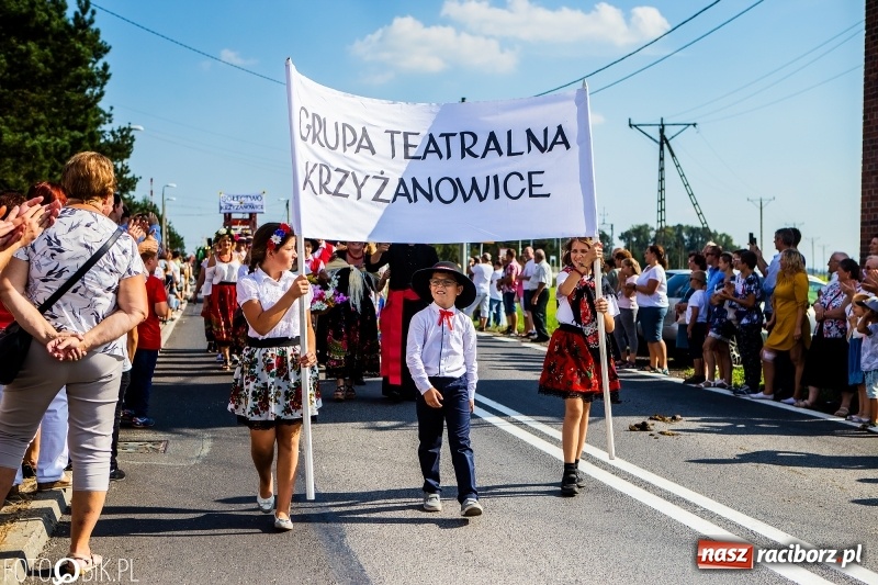 Zdjęcie w galerii na portalu naszraciborz.pl: Dożynki gminy Krzyżanowice. W Roszkowie jak na karnawale w Rio wiadomości z regionu