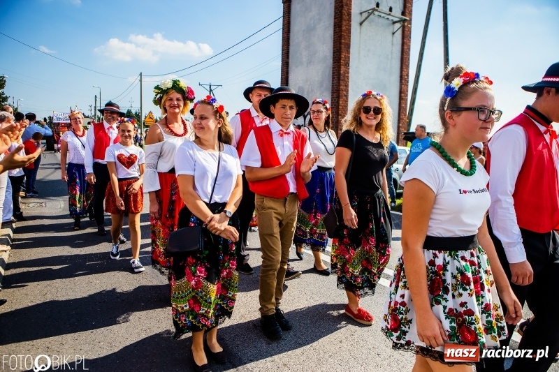 Zdjęcie w galerii na portalu naszraciborz.pl: Dożynki gminy Krzyżanowice. W Roszkowie jak na karnawale w Rio wiadomości z regionu