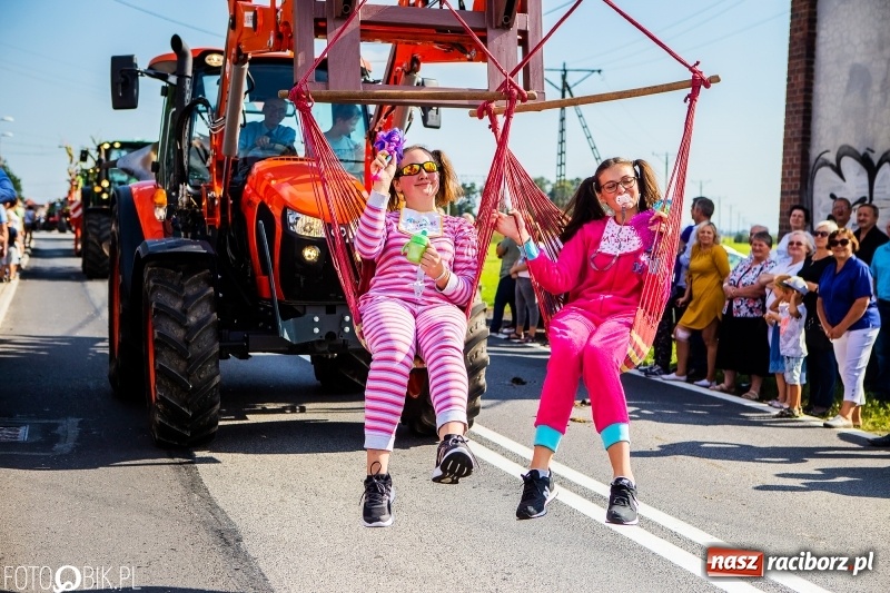 Zdjęcie w galerii na portalu naszraciborz.pl: Dożynki gminy Krzyżanowice. W Roszkowie jak na karnawale w Rio wiadomości z regionu