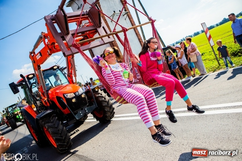 Zdjęcie w galerii na portalu naszraciborz.pl: Dożynki gminy Krzyżanowice. W Roszkowie jak na karnawale w Rio wiadomości z regionu