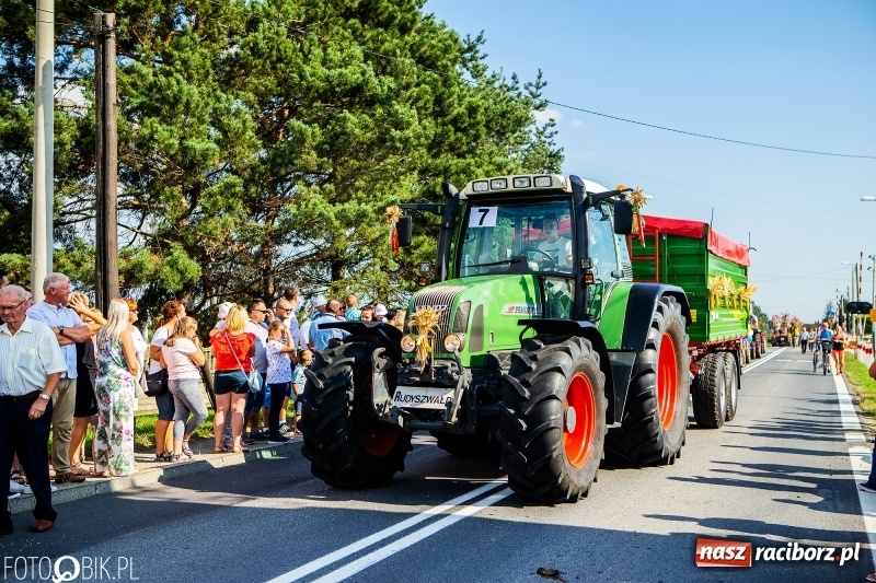 Zdjęcie w galerii na portalu naszraciborz.pl: Dożynki gminy Krzyżanowice. W Roszkowie jak na karnawale w Rio wiadomości z regionu