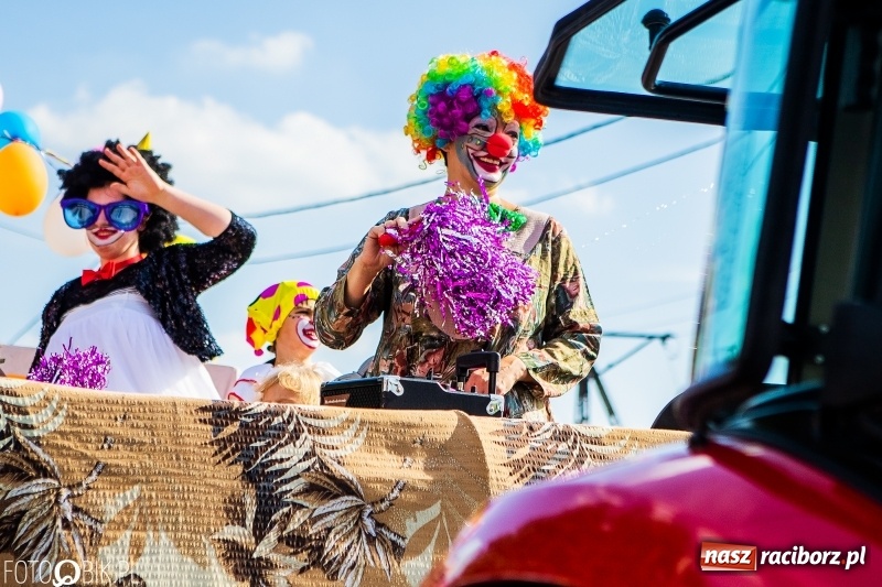 Zdjęcie w galerii na portalu naszraciborz.pl: Dożynki gminy Krzyżanowice. W Roszkowie jak na karnawale w Rio wiadomości z regionu