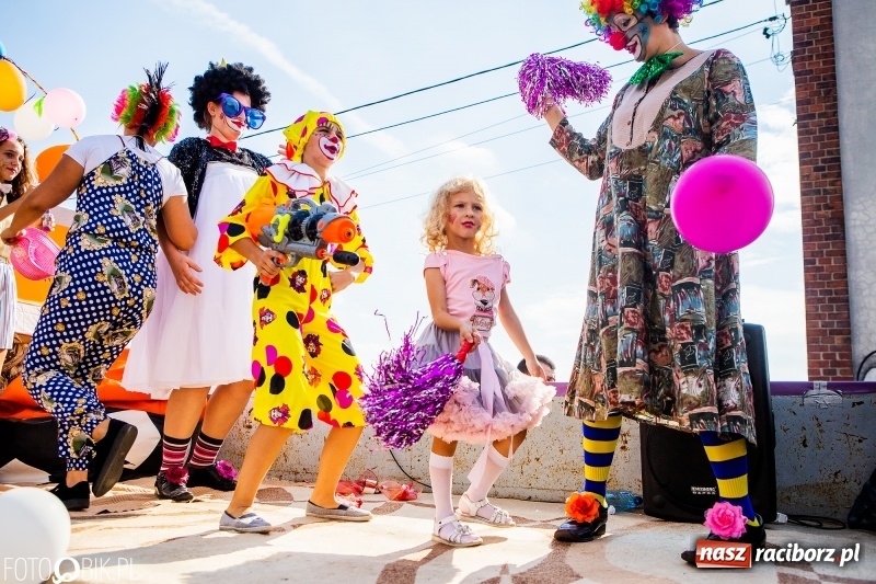 Zdjęcie w galerii na portalu naszraciborz.pl: Dożynki gminy Krzyżanowice. W Roszkowie jak na karnawale w Rio wiadomości z regionu