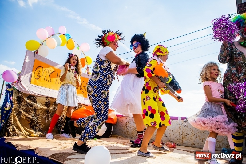 Zdjęcie w galerii na portalu naszraciborz.pl: Dożynki gminy Krzyżanowice. W Roszkowie jak na karnawale w Rio wiadomości z regionu