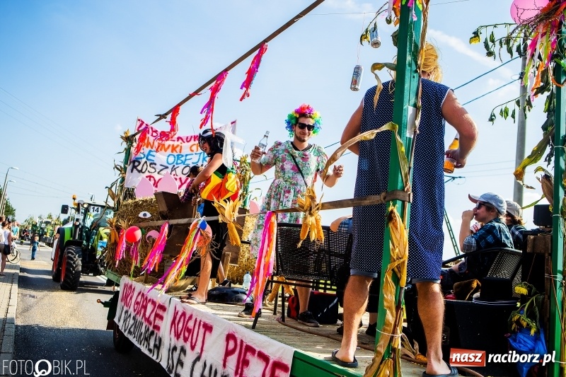 Zdjęcie w galerii na portalu naszraciborz.pl: Dożynki gminy Krzyżanowice. W Roszkowie jak na karnawale w Rio wiadomości z regionu